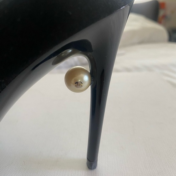 Authentic CHANEL Pearl Heel Strappy Sandals - Black & Yellow - Size 41 - Picture 7 of 16
